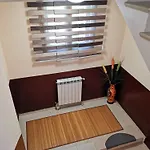 къща томови 게스트하우스
