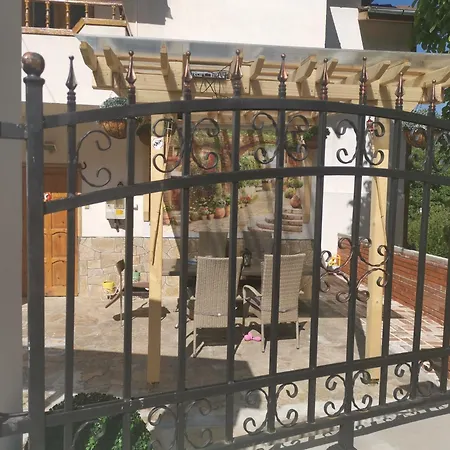 къща томови ديفين