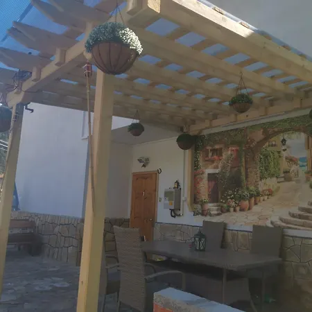 بيت ضيافة къща томови ديفين