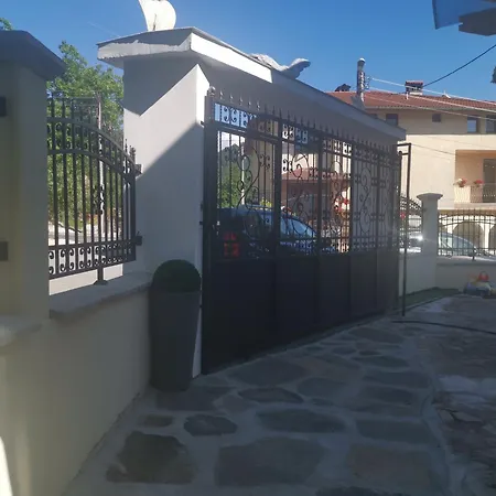 къща томови بيت ضيافة