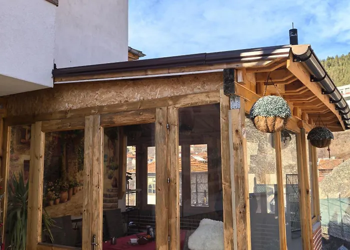 къща томови Devin