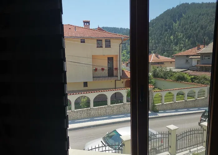 къща томови Devin