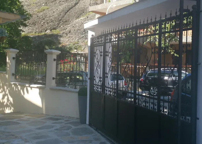 къща томови * Devin